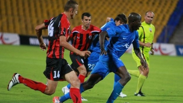 Левски отново е в играта за титлата след 2:0 над Локо (Сф)