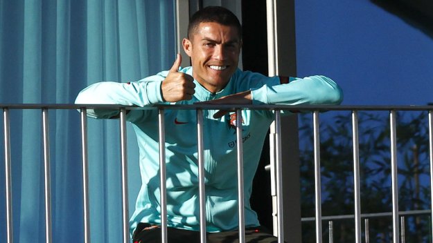 Министърът на спорта на Италия отново се заяде с Роналдо