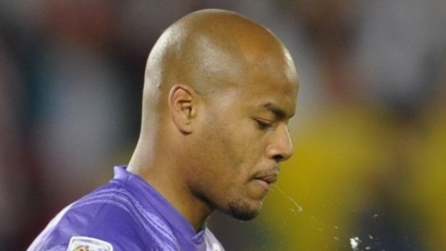 Славия в цайтнот за Райс Мболи