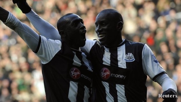 Демба Ба не завижда на Сисе