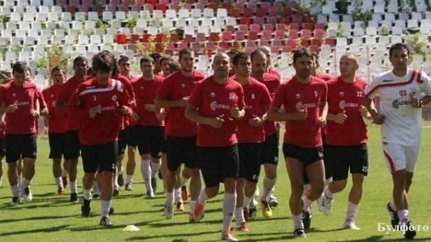 ЦСКА играе днес срещу лидера в Румъния