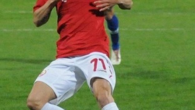 Утрояват заплатите на Костов и Карачанаков