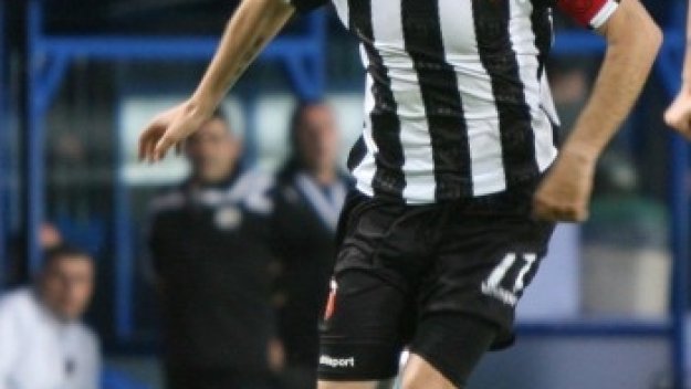 Ниски заплати гонят звездите на Локо