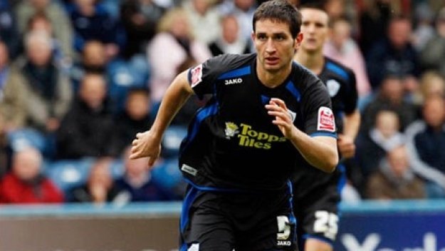 Лестър предлага нов договор на Тунчев