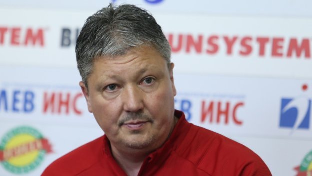 Любо Пенев: Не са ни виновни нито гредите, нито пейките, нито зрителите