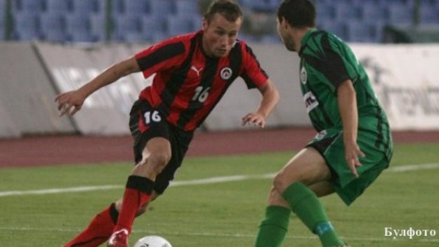 Левски краде крило на Локо София