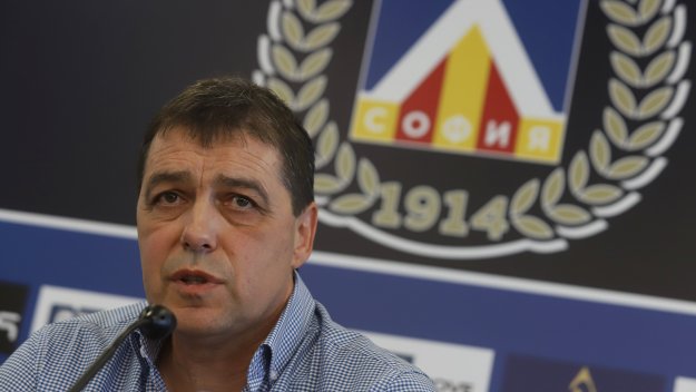 Хубчев спасява Левски от нежелан бек?