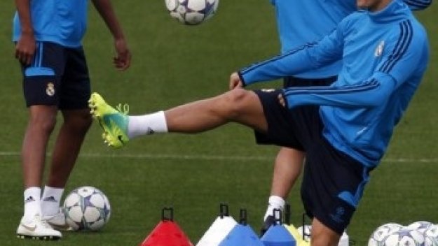 Жозе събра всички за мача