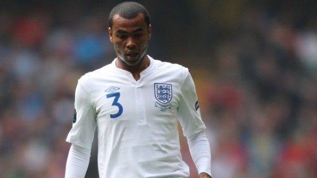 Ашли Коул изнася серенади в чест на Черил