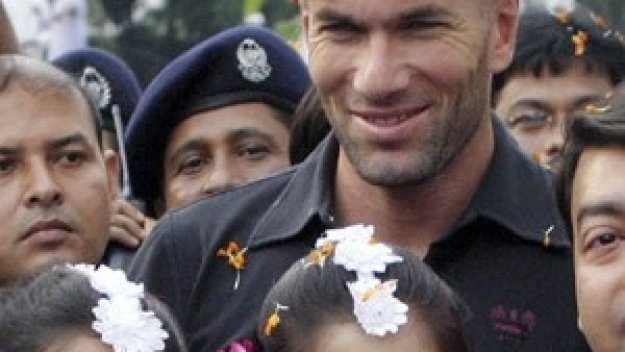 Зидан препоръча на Юве Азар и Менес