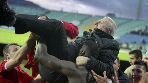 Лупи се закани да доведе още силни отбори на "Армията"