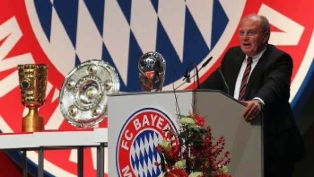 Ули Хьонес взима Дирк Новицки в Байерн