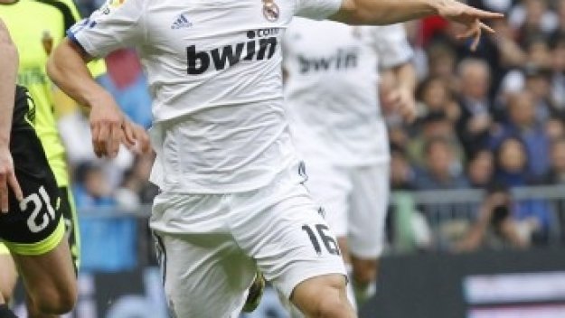 Реал продава Каналес на Виляреал