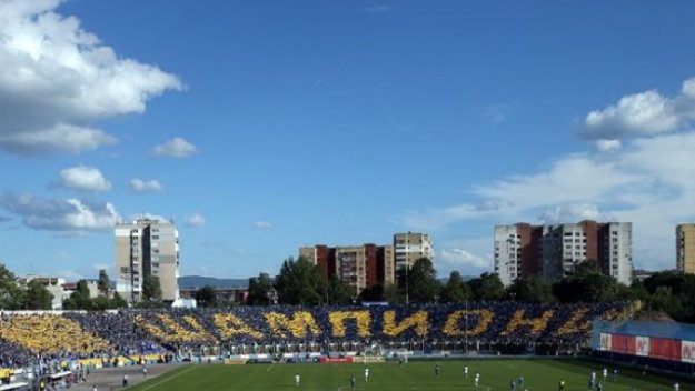 Феновете на Левски застанаха зад Йовов