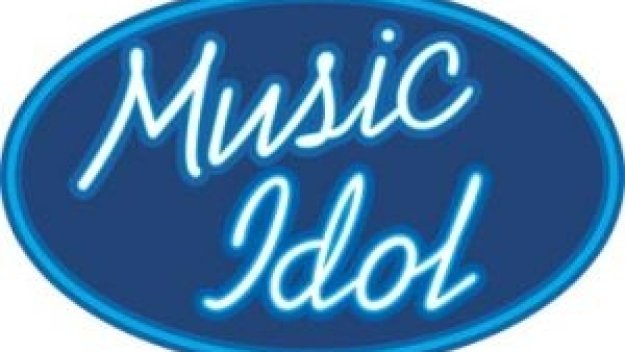 Сини юноши се прехласват по победителката в Music Idol