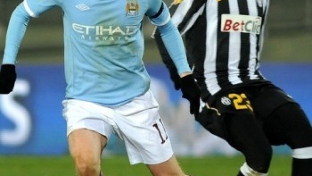 Ман Сити прати Адам Джонсън в Съндърланд