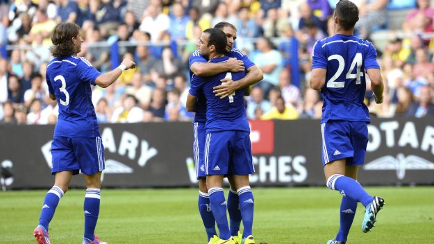 Челси бие, Дрогба се контузи