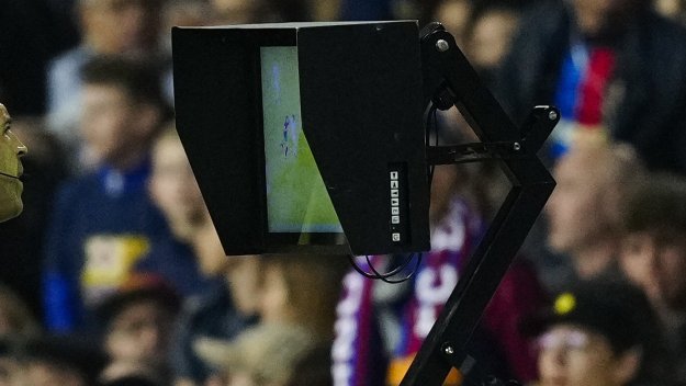 VAR глези феновете на Евро 2024