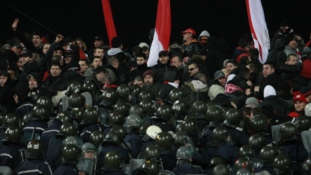 Нашата полиция ни гази...