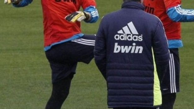 Касияс в групата за Леванте