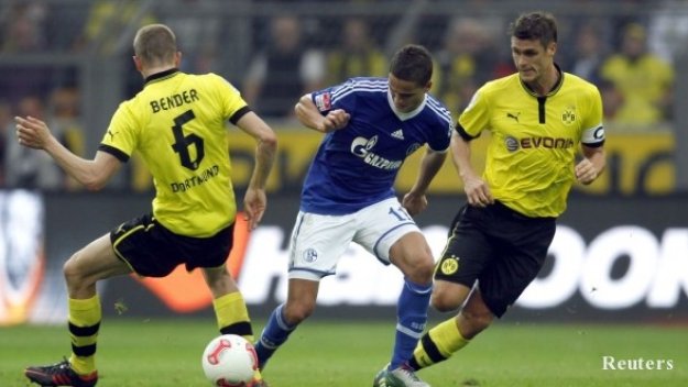 Шалке постави Дортмунд на колене в Рурското дерби