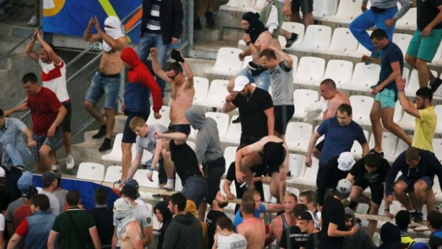 Цените на билетите във Висшата лига падат