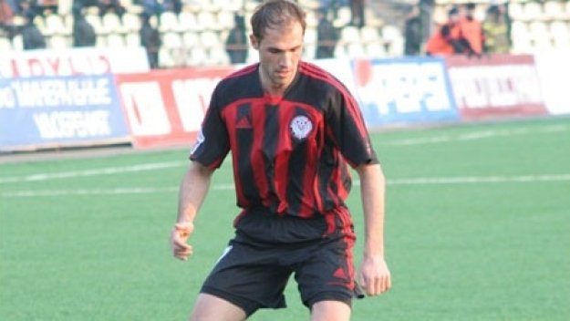 Амкар с равенство, Пеев с червен картон