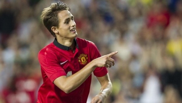 Аднан Янузай остава на &quot;Олд Трафорд&quot; до 2018-а