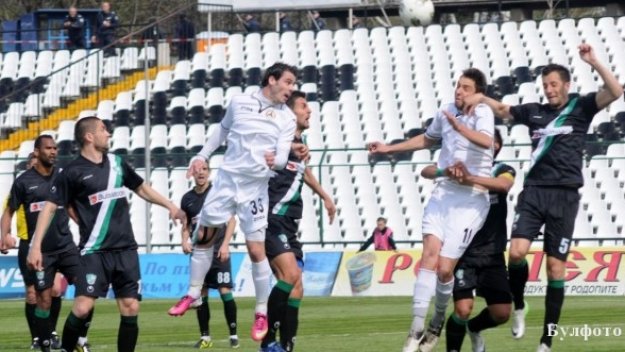 Без голове на Славия - Берое