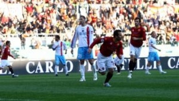 Рома взе спокойно 2:0 над Катания