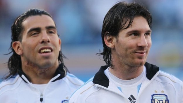 Карлос Тевес ще партнира на Меси в първия мач на Аржентина