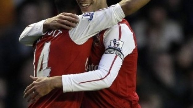 Венгер уверен, че Ван Перси ще остане