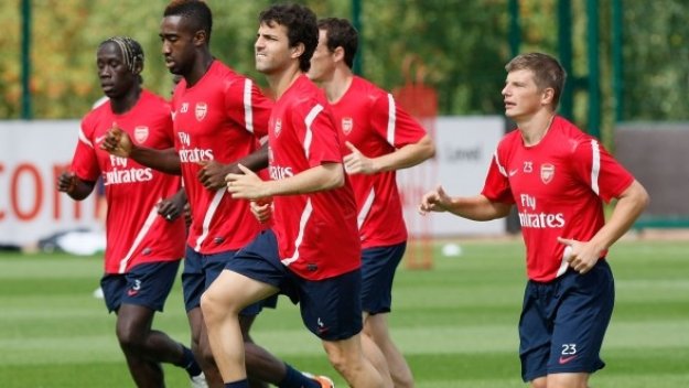 Насри и Фабрегас с единия крак напуснаха Арсенал