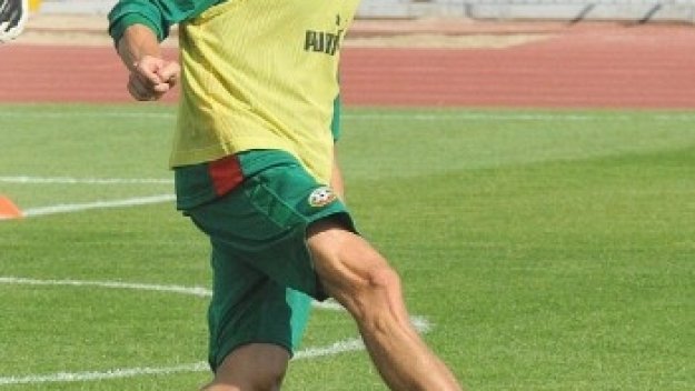 Мъри Стоилов прибира Игор Томашич в Кипър