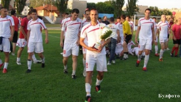 Лидерът на Запад скъса джобовете