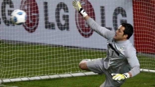 Жулио Сезар ще играе с контузия