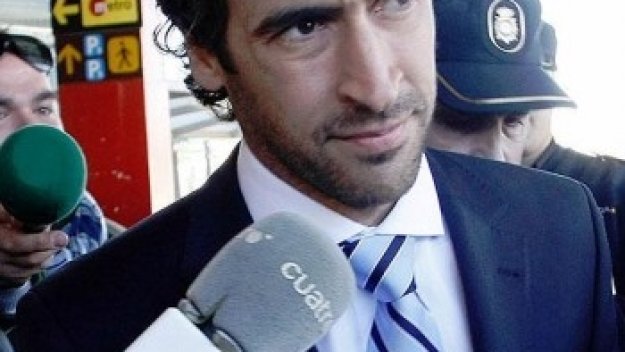 Фенове на Реал посрещнаха Раул