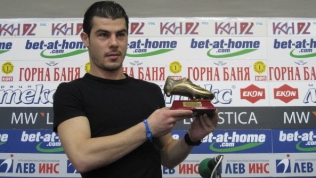 Бившият на Деси Слава се счупи