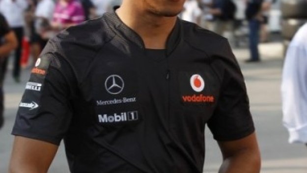 Хамилтън няма обяснение за провалите си напоследък