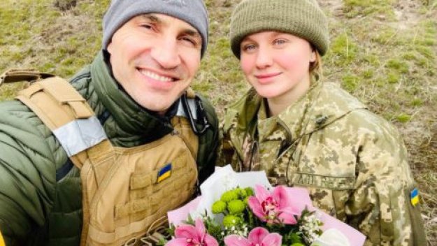 Кличко публикуваха паметен момент от фронта + ВИДЕО