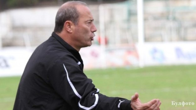 Емил Велев изгони вратаря на Славия заради режим