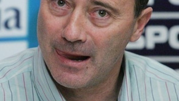 Кокала бие шута на трима от Славия