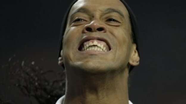 Роналдиньо се завръща срещу Парма