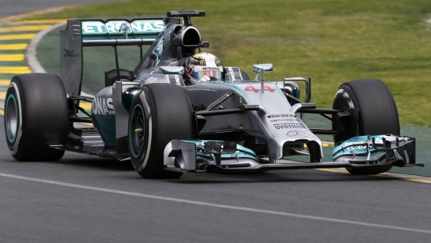 Люис Хамилтън спечели първата квалификация през сезона