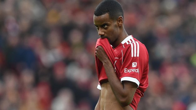 ОФИЦИАЛНО: Трагичният Исак е слабак №1 в историята на Висшата лига