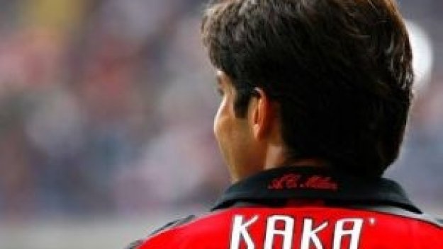 В Милан бесни от операцията на Кака
