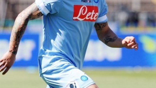 Сити преговаря с Наполи за Лавеци