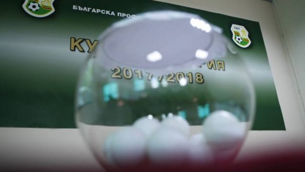 Нов снежен удар, лошото време обърква и програмата за Купата на България