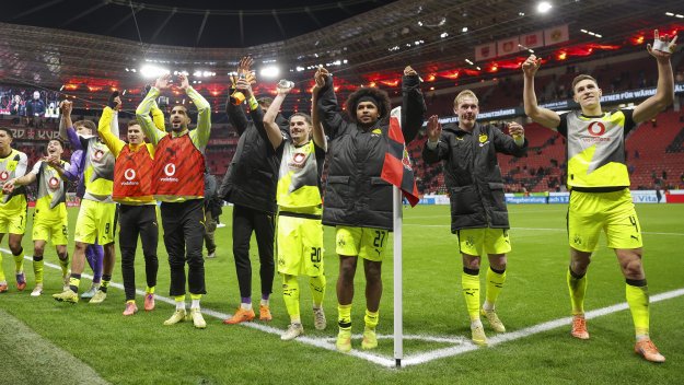 Дортмунд опъна Байер и излезе трети