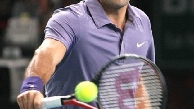 Федерер продължава да мачка, Монфис изхвърли Мъри